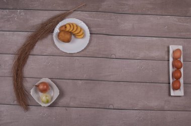 yumurta patates ve soğan ahşap üzerine