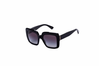 Yalıtılmış bir beyaz arka planda gri gözlük güneş gözlüğü