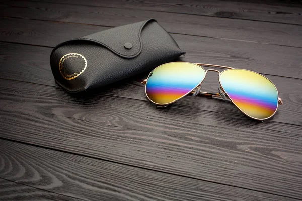 Aviators Sunglasses Mirrored Color Lenses Made Glass Gold Metal Frame — 图库照片