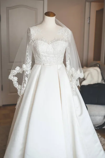 Suknia Ślubna Biała Manekin — Zdjęcie stockowe