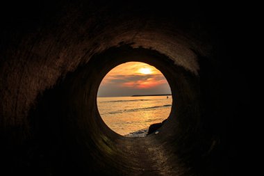 yuvarlak pencere görünümünden deniz