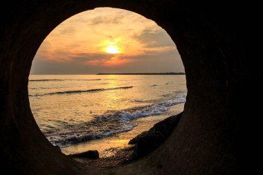 yuvarlak pencere görünümünden deniz