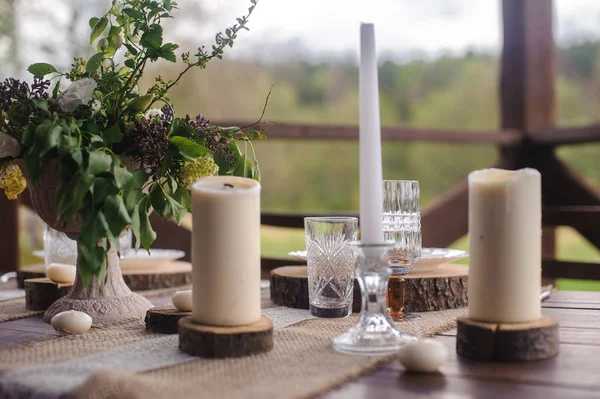木製のテーブルのキャンドル セット — ストック写真