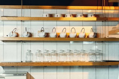 raflar restoran yemekleri