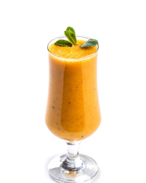 Smoothie Laranja Copo Alto Decorado Com Uma Folha Hortelã Fundo — Fotografia de Stock