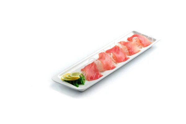 Trozos Pescado Rojo Con Limón Hierbas Plato Rectangular Sobre Fondo — Foto de Stock