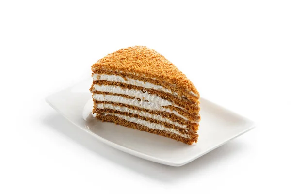 Napoleonkuchen in einem weißen Teller auf isoliertem weißem Hintergrund — Stockfoto