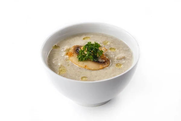 Purè di zuppa con funghi ed erbe in una tazza bianca su uno sfondo bianco isolato — Foto Stock