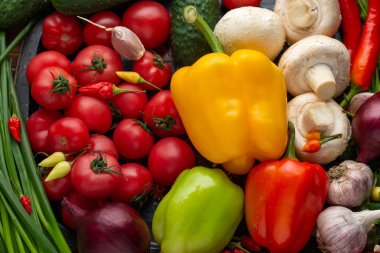 Kahverengi ahşap arka plan üzerinde Sebzeler yakın çekim