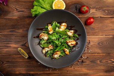 ebi wasabi kaplan karidesi taze ıspanak ve baharatlı tatlı wasabi soslu hamurlu.