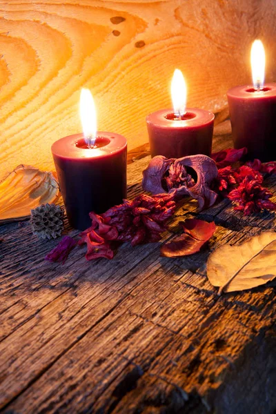 Nature Morte Con Candele Viola — Foto Stock