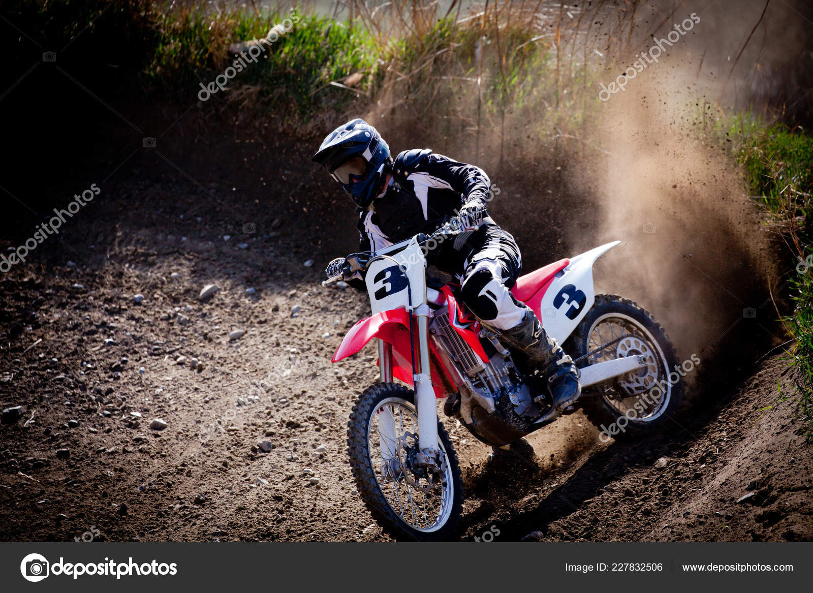 Corrida De Motocross Em Estrada De Terra Imagem Editorial - Imagem de  velocidade, motocross: 169327880
