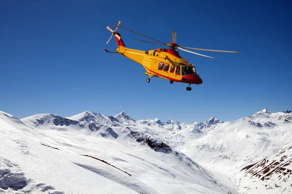 Helicóptero Las Altas Montañas — Foto de Stock