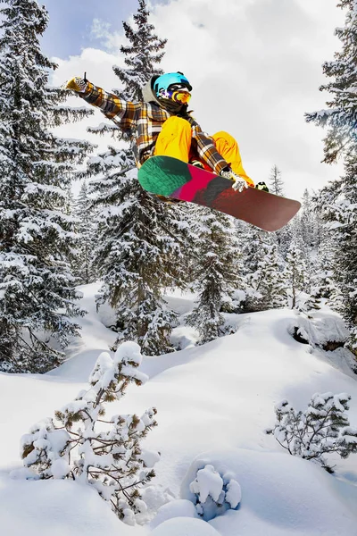 Piste Snowboardosok Friss Hóban — Stock Fotó