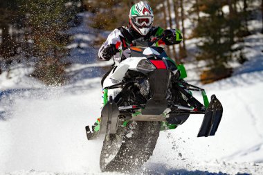 taze kar, kar arabası ile yükselen