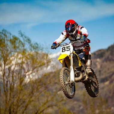 adam atlamak ile motocross