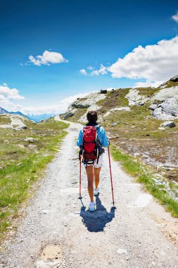 iz yüksek dağlarda trekking