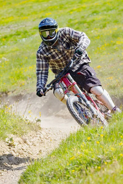 Motociclista Gravedad Los Alpes — Foto de Stock