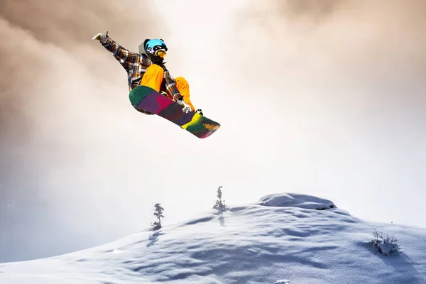 Snowboarder Dans Neige Fraîche — Photo