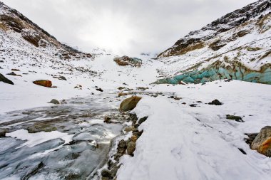 yüksek kış Dağları'nda buzul