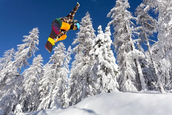 Saut Avec Snowboard Dans Neige Fraîche — Photo