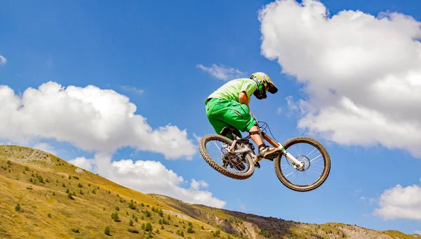 iniş ve dağ bisikleti ile atlama