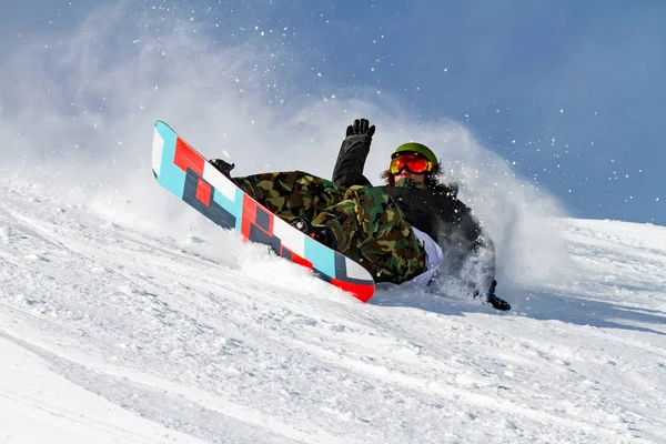 Taze Kar Snowboard Ile Yokuş Aşağı — Stok fotoğraf