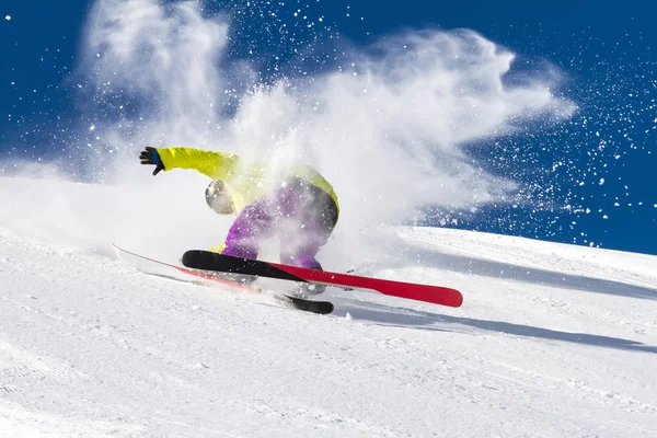 Caída Sobre Esquís Nieve Fresca —  Fotos de Stock