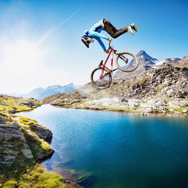 mtb dağ ile hava akrobasi