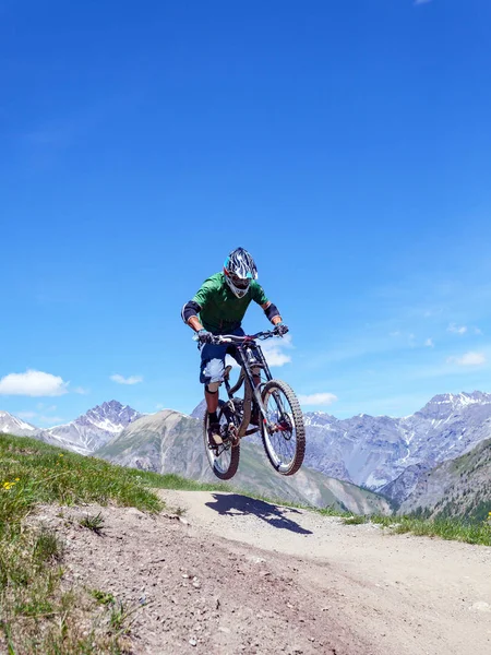 Cuesta Abajo Con Mtb Montaña — Foto de Stock