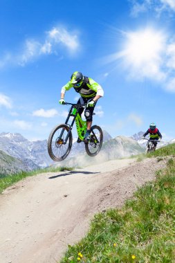 yüksek dağlarda mtb ile iniş