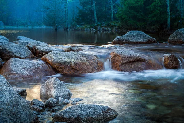 Raggi Sole Sul Ruscello Alpino — Foto Stock