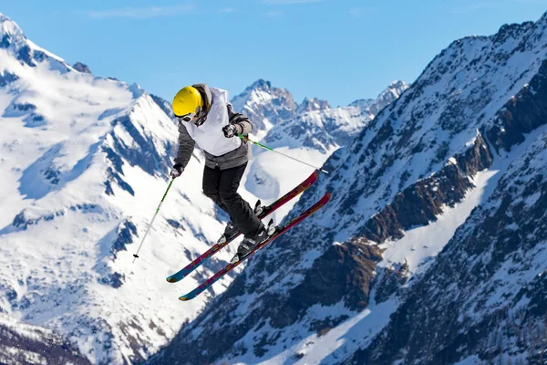 Vrije Stijl Skiër Acrobatiek — Stockfoto