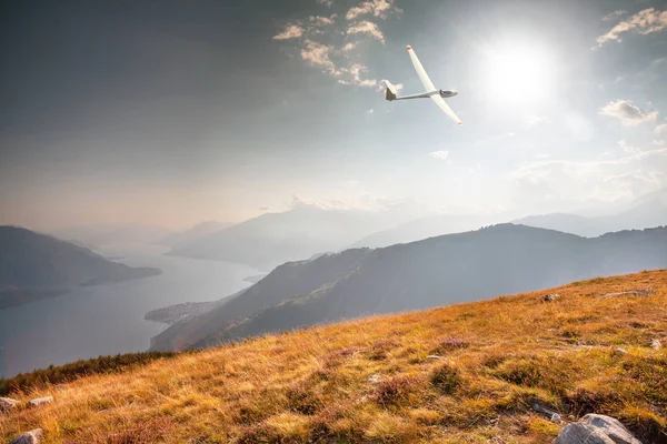 Flug Mit Dem Segelflugzeug Auf Dem Como See — Stockfoto