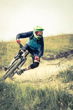 yüksek dağlarda mtb ile iniş