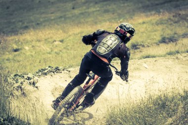 yüksek dağlarda mtb ile iniş
