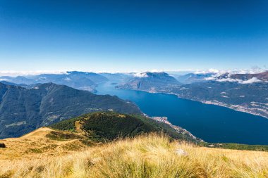 Alpe Giumello Como Gölü panoramik görünümü
