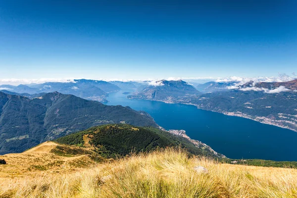Alpe Giumello Como Gölü panoramik görünümü