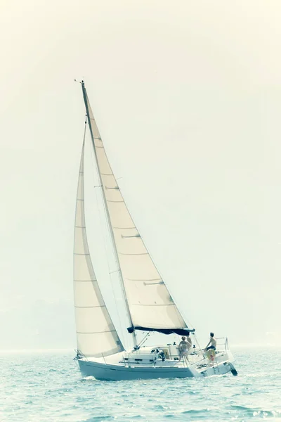 Solo Regatta Mit Segelboot — Stockfoto