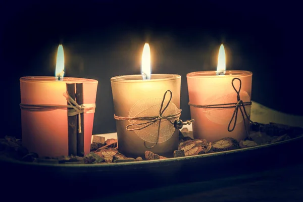 静物点燃三支蜡烛 — 图库照片