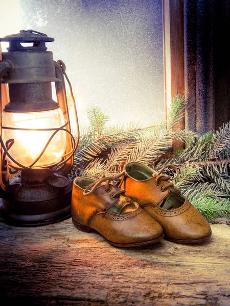 Fából Készült Ablakpárkányon Bőrcipők — Stock Fotó