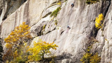 Val Masino (BT) - Val di Mello - kaya dağcılar eylem çifti