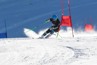 kadın slalom rekabet içinde hareket