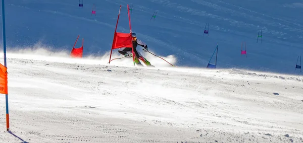 Atleta Competição Esqui Alpino — Fotografia de Stock
