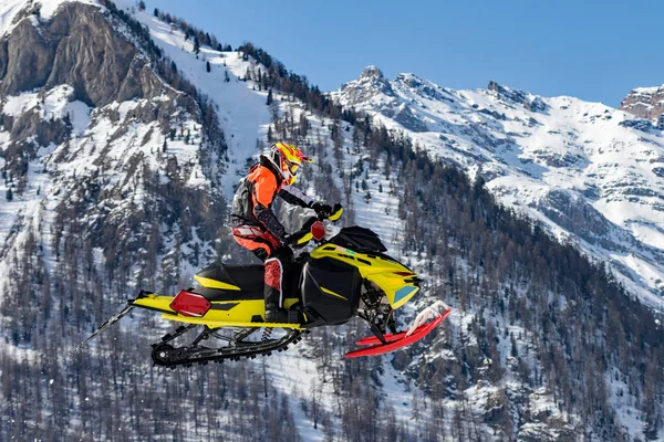 Sport Invernali Estremi Con Motoslitta — Foto Stock