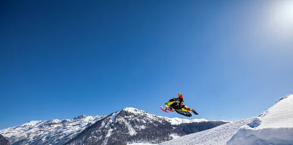 Extremer Wintersport Mit Dem Schneemobil — Stockfoto