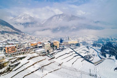 Valtellina (BT) - Sondrio - Frazione Sant'Anna - manastır, San Lorenzo - havadan görünümü
