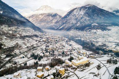 Valtellina (BT) - Sondrio - Frazione Sant'Anna - Mossini ve Ponchiera - kış havadan görünümü