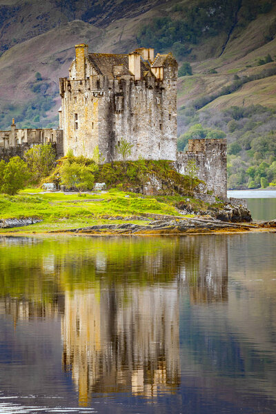 Scotland - Highlands - Eilean Donan Castle (1220) 