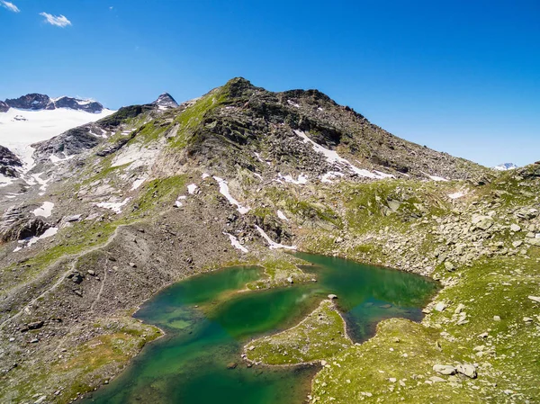 Alpine Lake Våren — Stockfoto